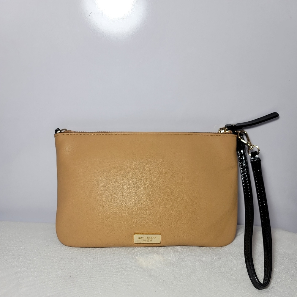 Kate spade New York Creamy Caramel Brown Wristlet.
